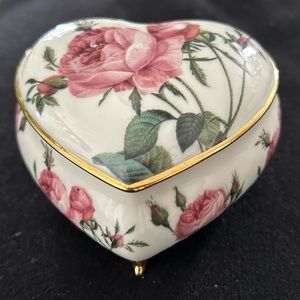 Lovely Heart Shaped Porcelain Trinket Box
The Smithsonian Collection